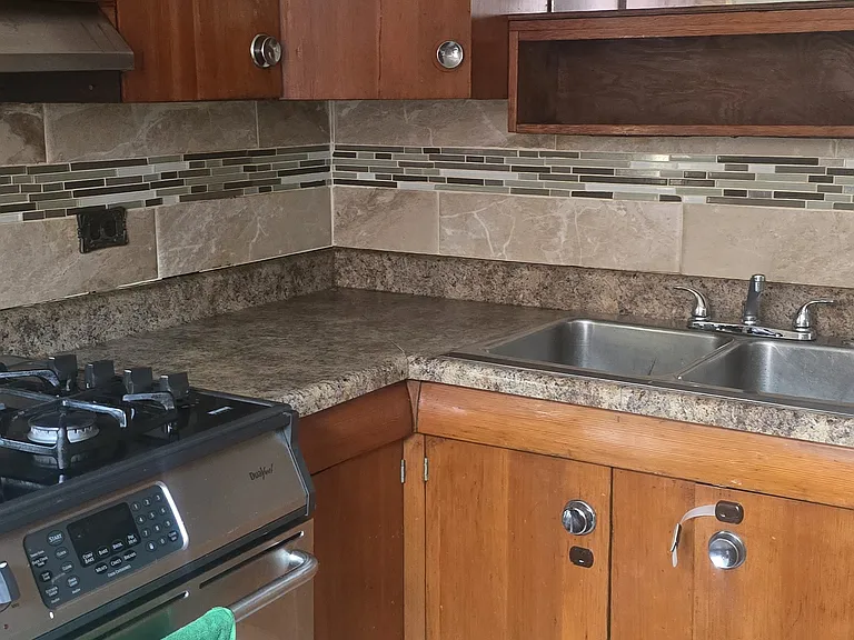 527 Windsor St #2 — Photo 4