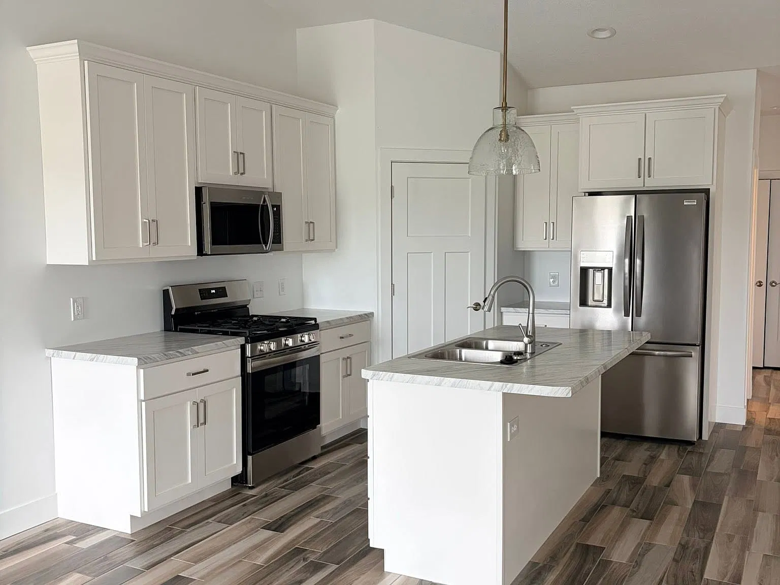 3 bed, 1900 sqft, $2,500 — Photo 3