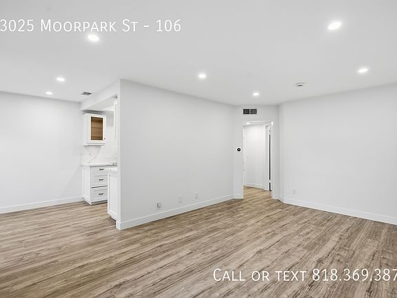 2nd image of 13025 Moorpark St #106