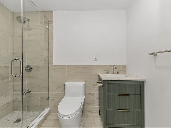 5th image of 241 Washington Ave #1
