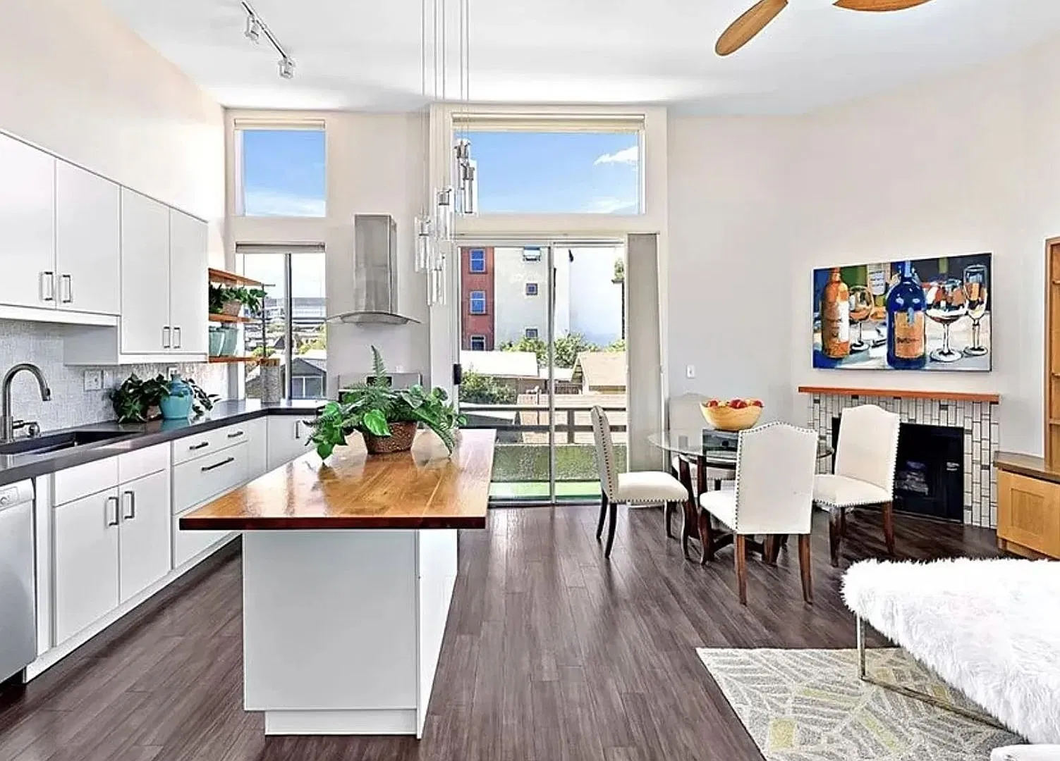 Charming 2BR Condo in Los Angeles — Photo 4