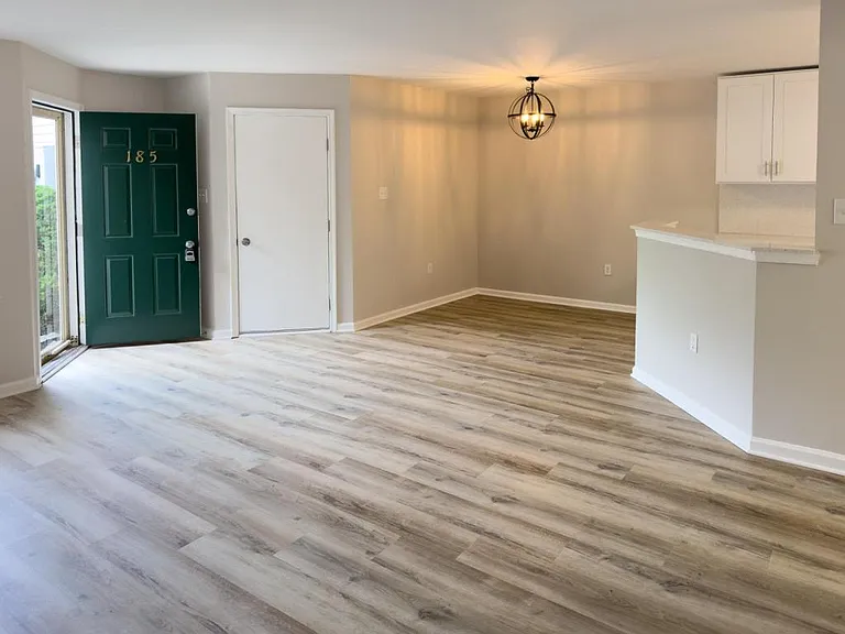 185 Lindfield Cir — Photo 5
