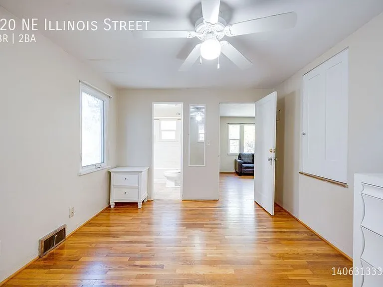 720 NE Illinois St — Photo 12