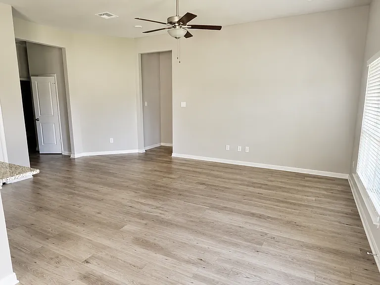 11501 Solar St — Photo 3
