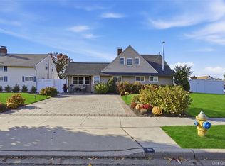 30 Low Lane, Levittown, NY 11756