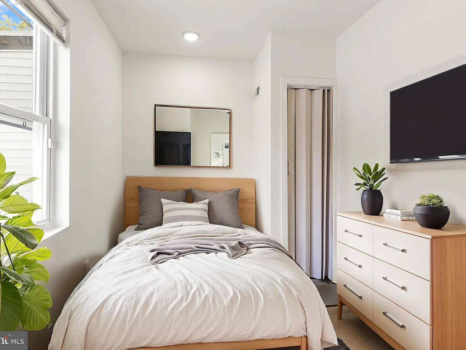 1 bed, 600 sqft, $995 — Photo 2
