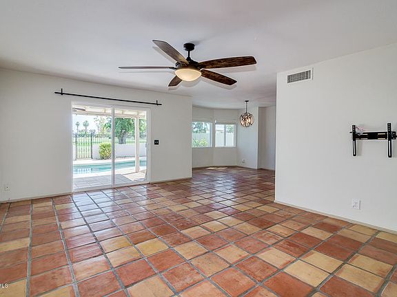 4th image of 2025 E Cairo Dr