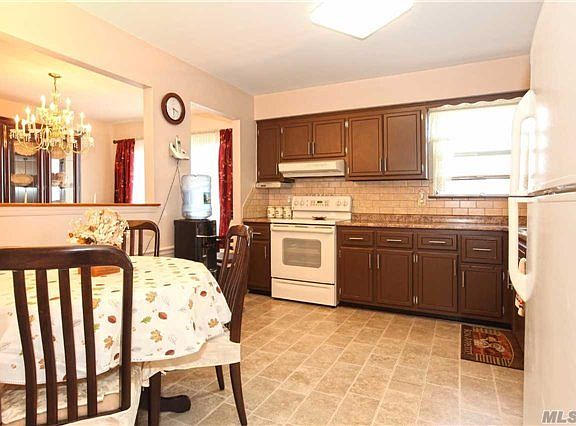 3rd image of 1107 Van Buren Pl