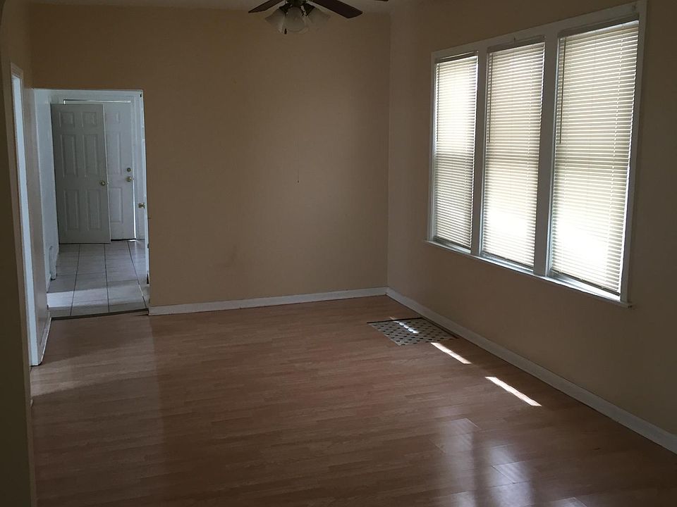 2nd image of 10809 S Edbrooke Ave