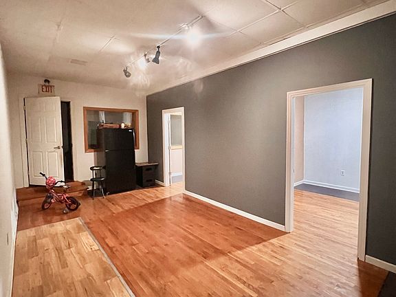 3rd image of 2631 E Geer St