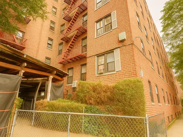 2821 Kings Highway image 11 of 18