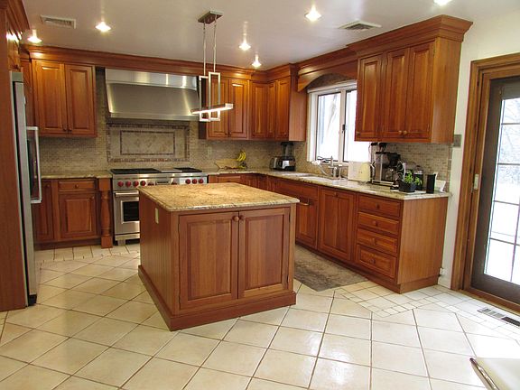 3rd image of 33 Walworth Ave