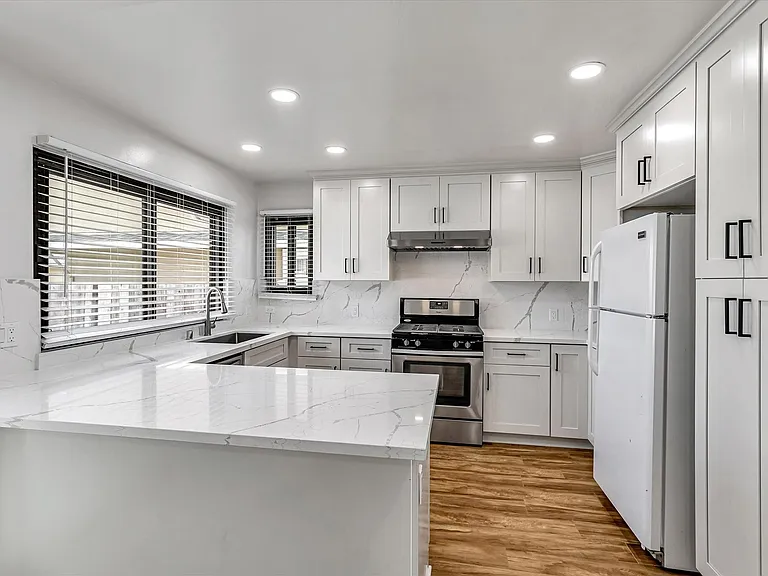 1680 Chestnut St — Photo 10