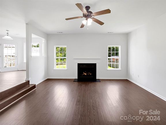 4th image of 5027 Wicklow Dr