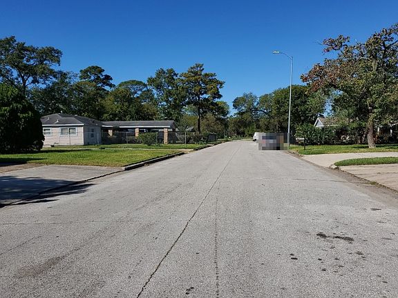 5th image of 7334 Marilyn Ln