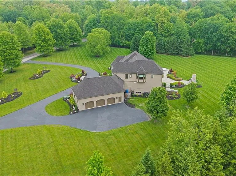 9020 Whisperinghill Dr — Photo 95
