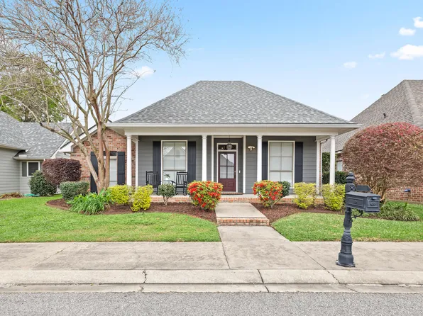 102 Lighthouse Point Cir, Youngsville, LA 70592