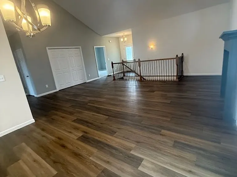 701 Stephanie Ct — Photo 10