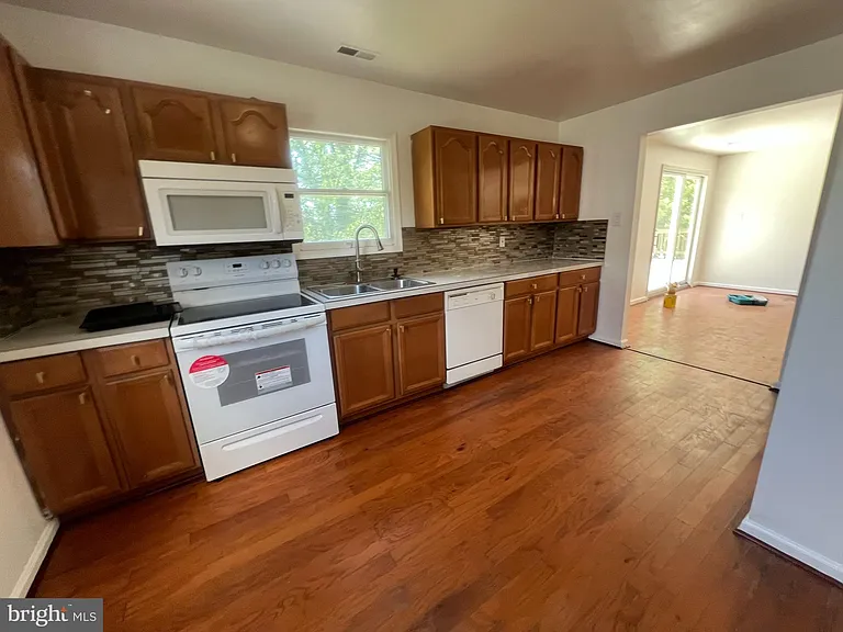 5309 Mitchell St — Photo 10