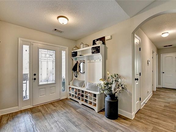 3rd image of 204 Lynn Rd