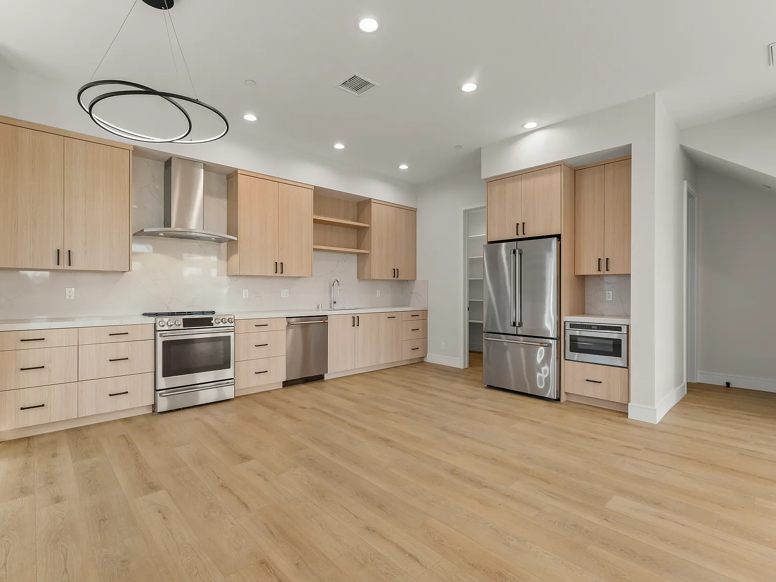 4 bed, 3.5 bath, 1763 sqft, $6,895 — Photo 4