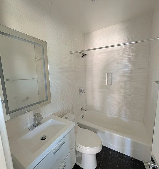 2626 Cloverfield Blvd #10 — Photo 5