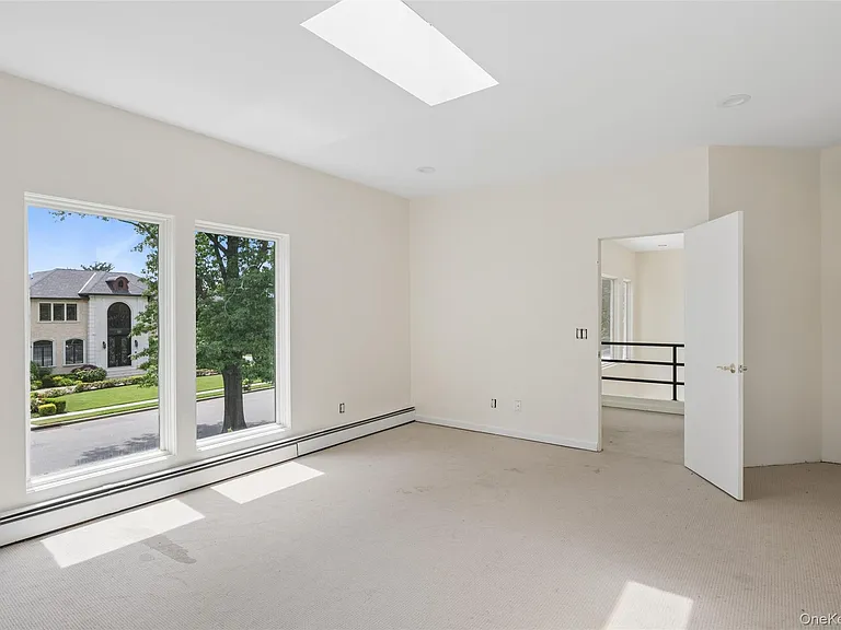 67 Parkway Dr — Photo 35