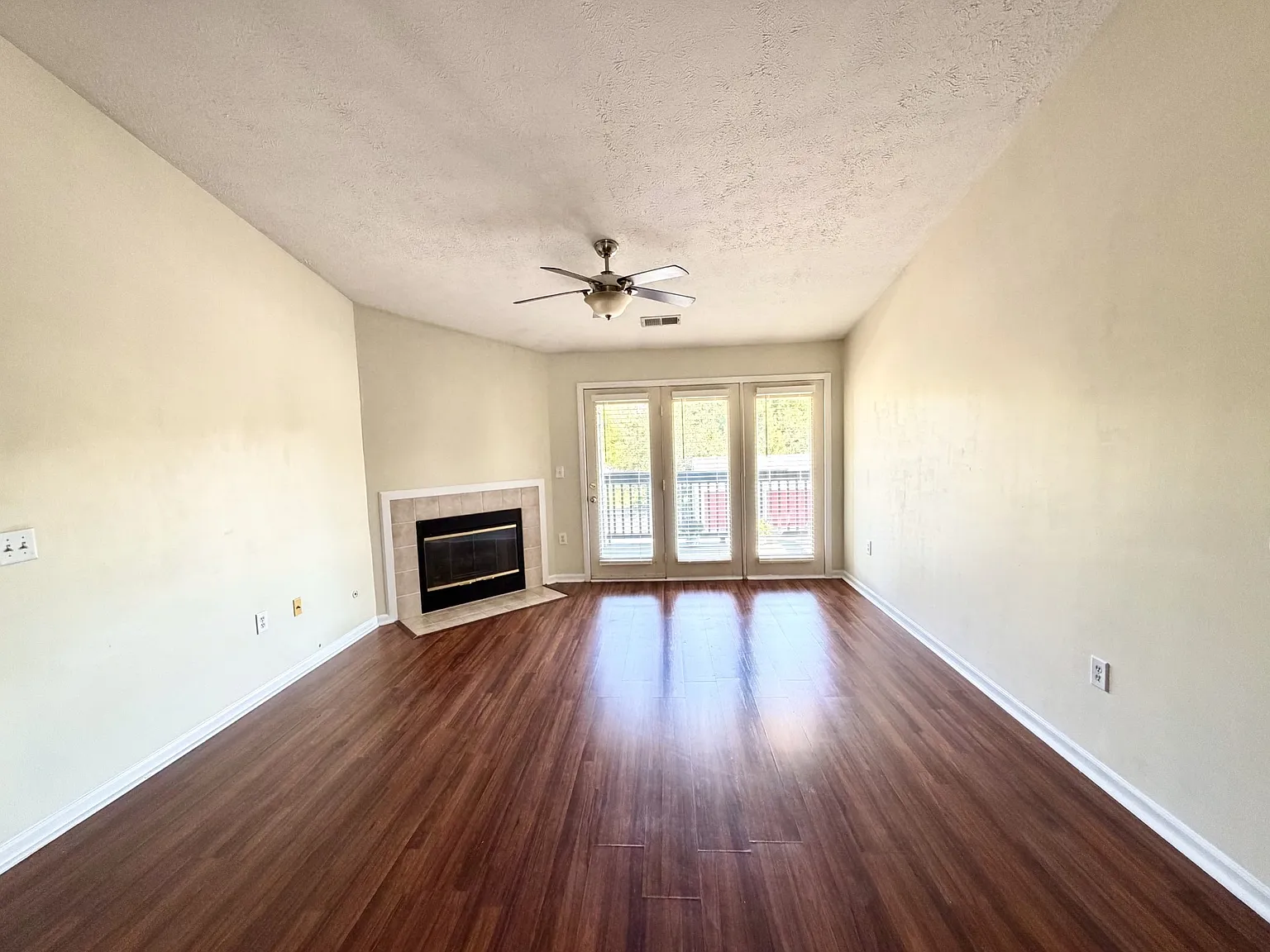 2 bed, 1083 sqft, $1,450 — Photo 1