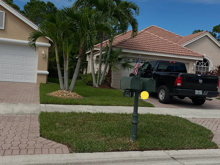 619 SW Andros Cir — Photo 1