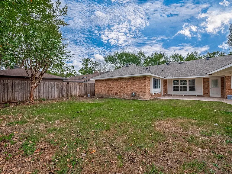 5622 Valkeith Dr — Photo 35