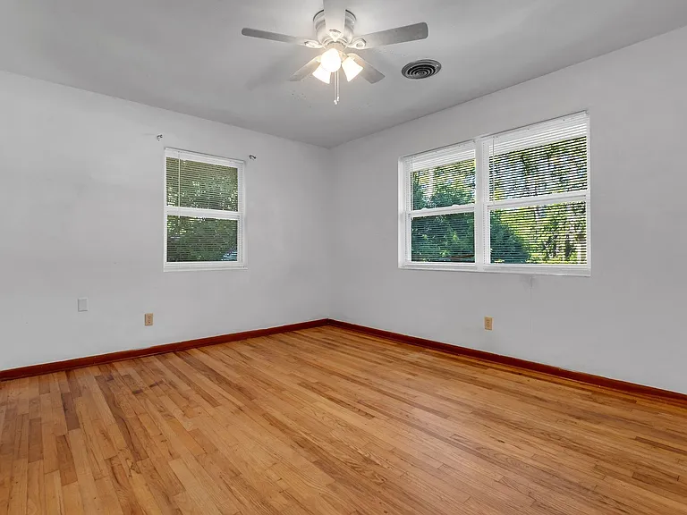 123 Columbia Dr — Photo 18