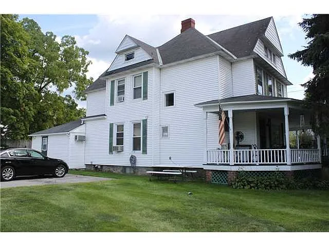 104 Elm St photo 1