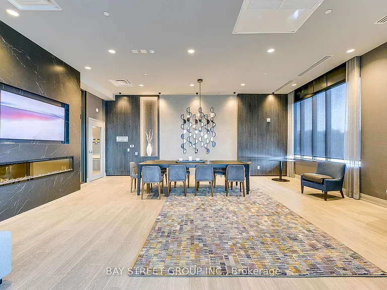 95 Dundas St W #107 — Photo 32
