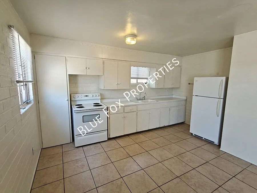 1224 N Camilla Boulevard — Photo 2