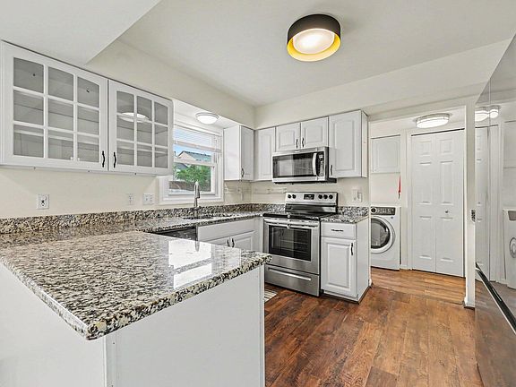 5th image of 3705 Fieldcrest Ln