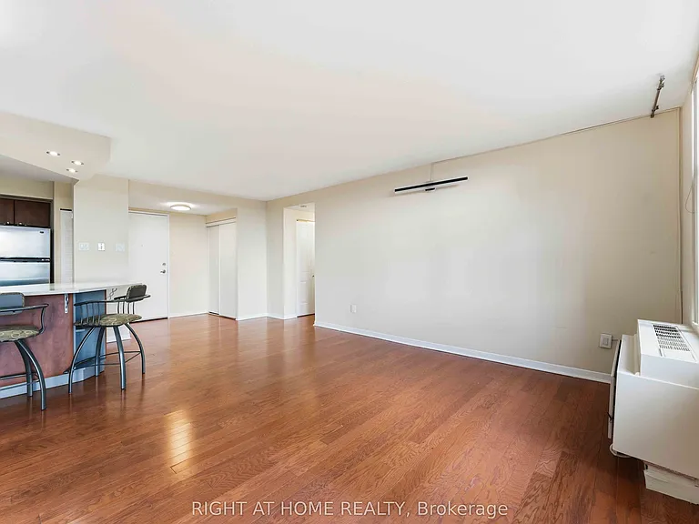 2759 Carousel Cres #911 — Photo 25