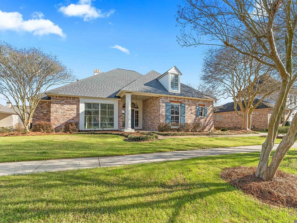 1st image of 334 Plantation Crest Ct