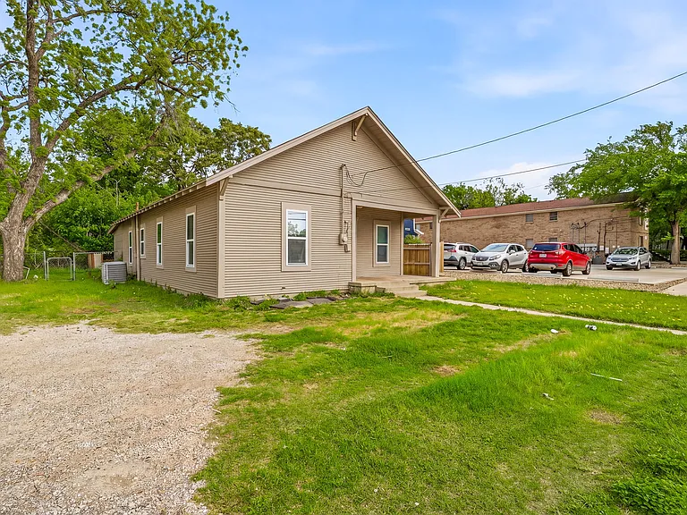 1287 W Frey St — Photo 23