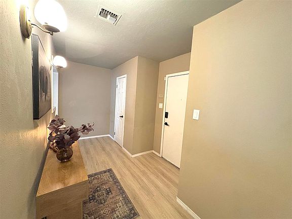 4th image of 2304 NW Nottingham Rd