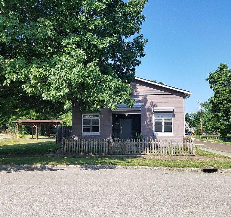1st image of 1670 Columbia Ave