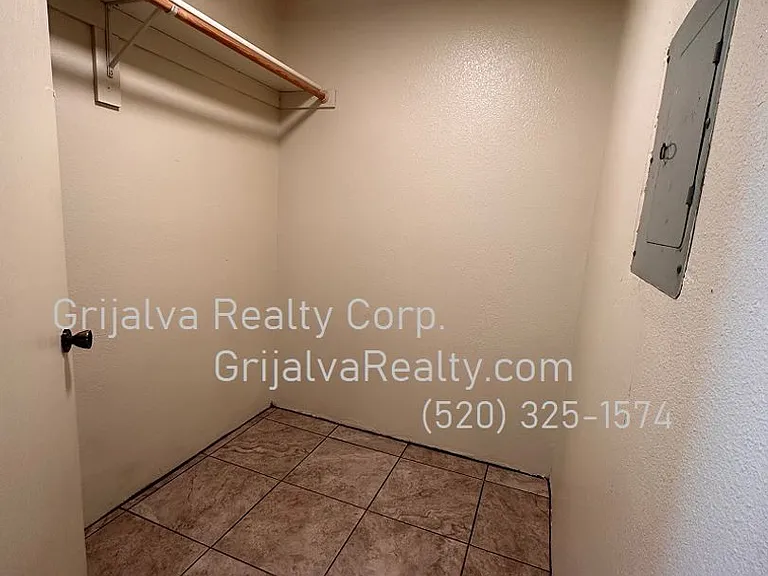 3801 Queen Palm Maintenance — Photo 8