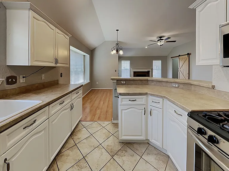 7581 Lancelot Rd — Photo 4