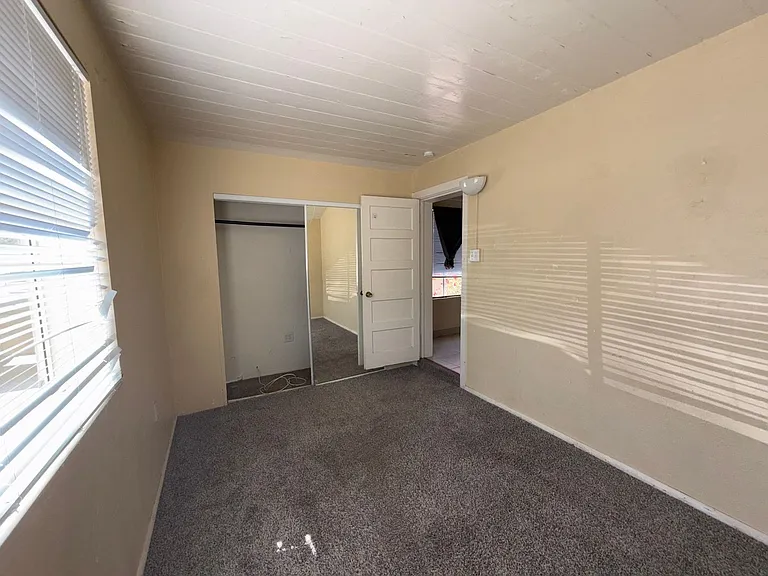 1141 E Adams St — Photo 9