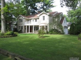 19 Birch St, Great Neck, NY 11023