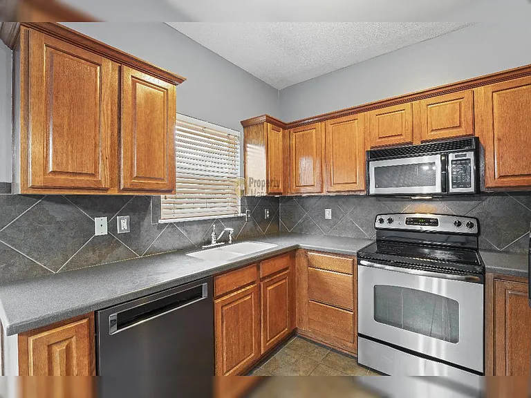8938 Boehm Dr — Photo 6