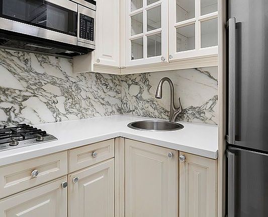 4th image of 110 E 36th St APT 4C