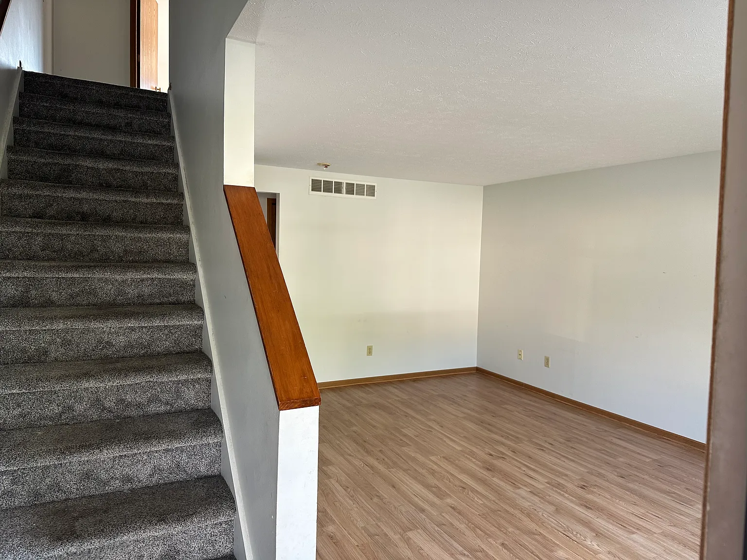 2 bed, 2.5 bath, $900 — Photo 3