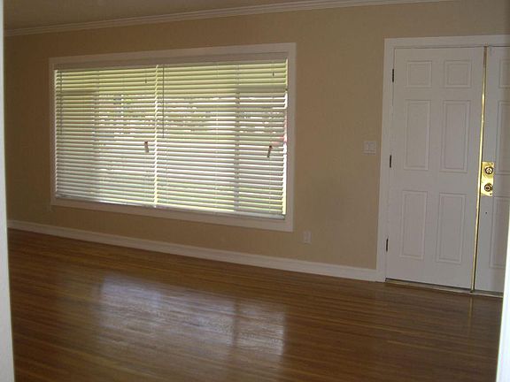 5th image of 22352 Roscoe Blvd