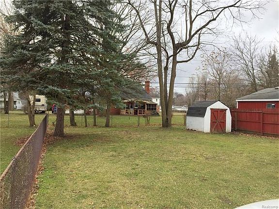 3rd image of 25515 Carlysle St