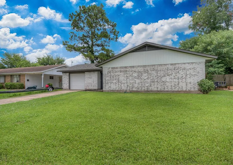 1710 Ray Ave